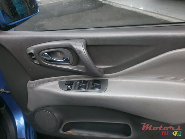 2001' Mitsubishi Space Gear photo #5