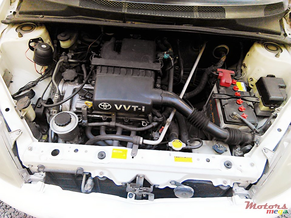 2000' Toyota Vitz photo #4