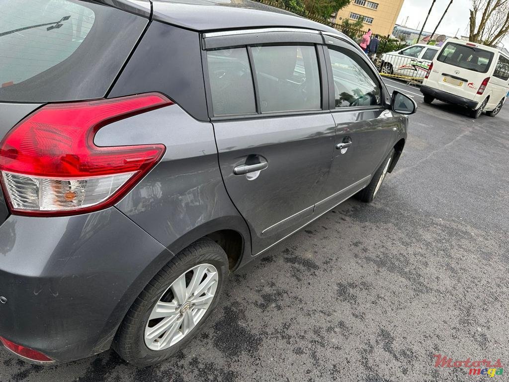 2016' Toyota Yaris photo #2