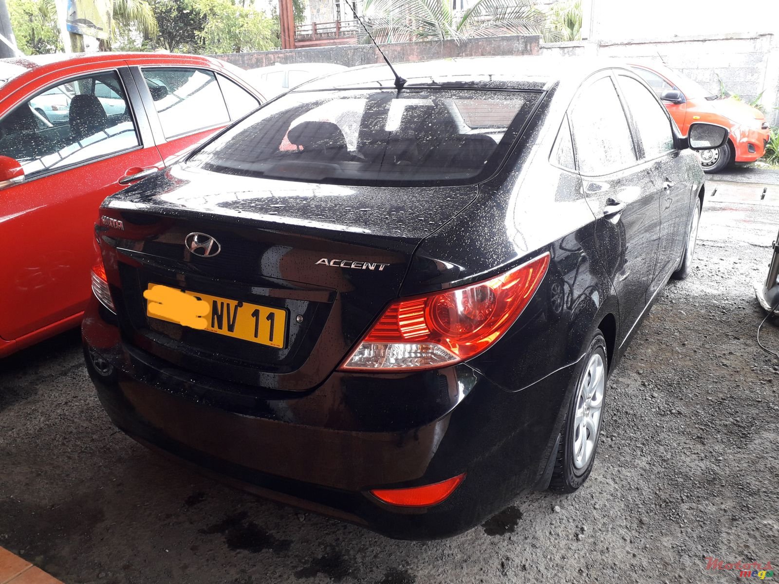 2011' Hyundai Accent Automatic photo #1