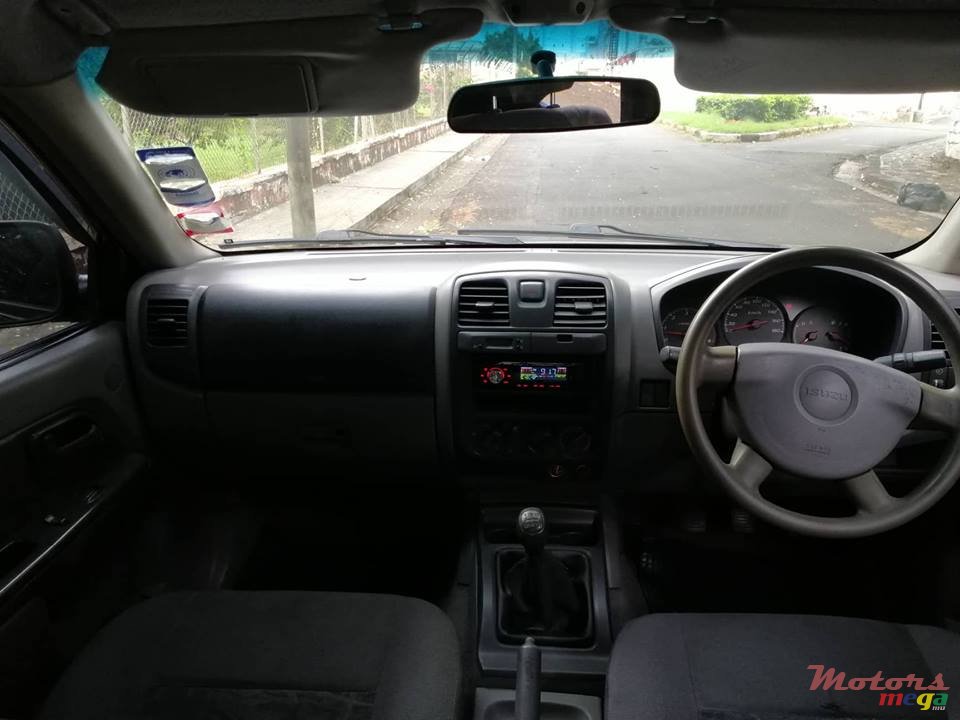 2005' Isuzu photo #2
