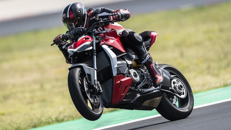 Ducati élargit la famille Streetfighter avec les Streetfighter V2 et Streetfighter V4 SP