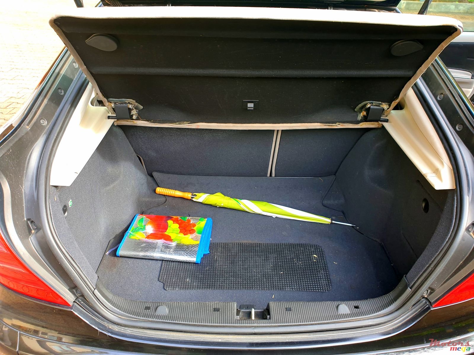 2002' Mercedes-Benz C-Class Sports Coupe Kompressor photo #5