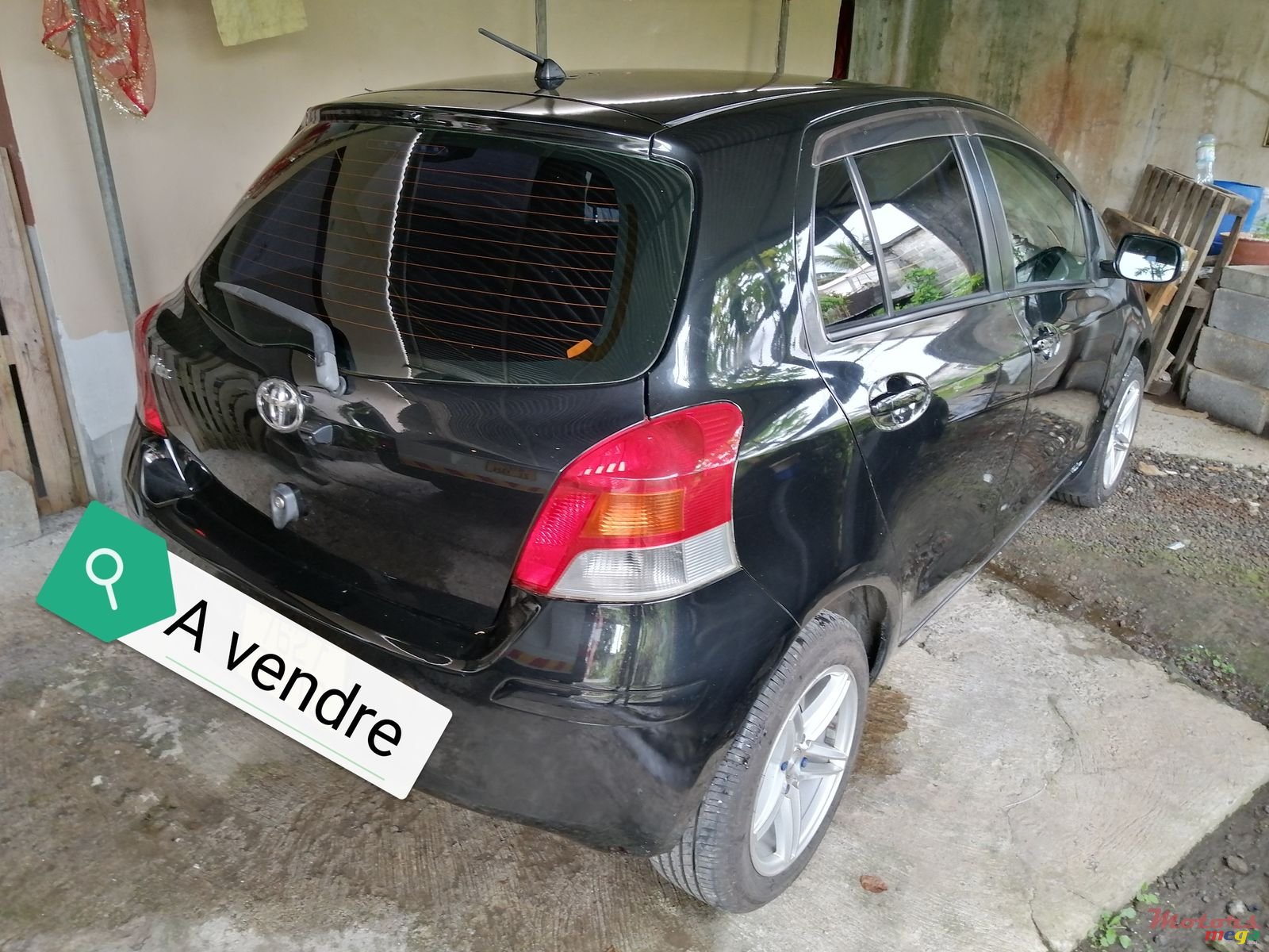 2010' Toyota Vitz photo #2