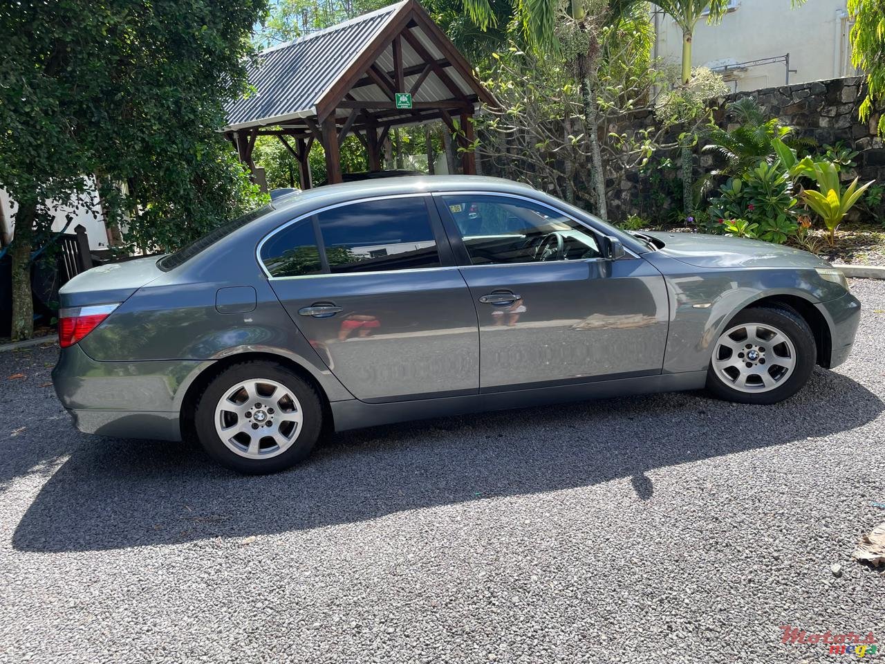 2005' BMW 520 photo #1