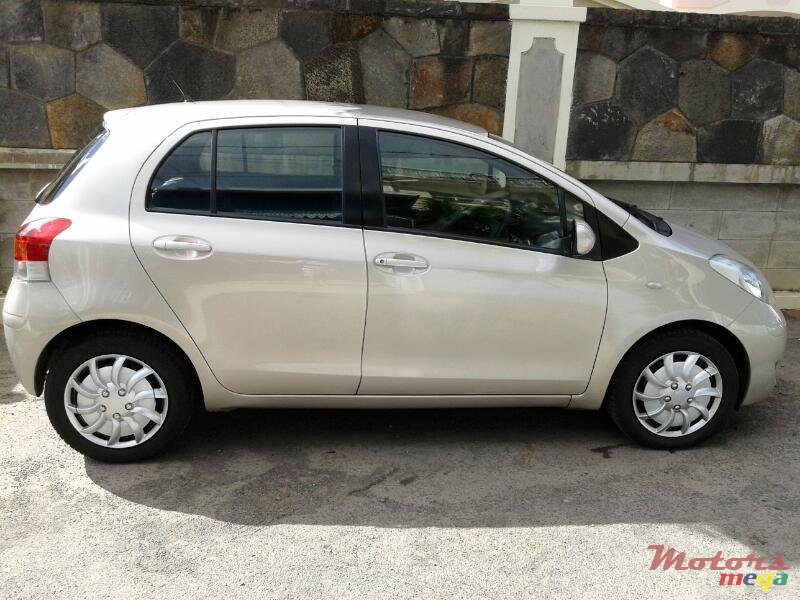 2010' Toyota Yaris photo #2