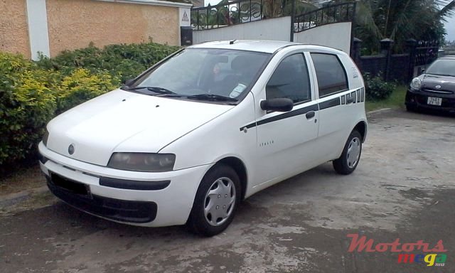 2002' Fiat Punto photo #1