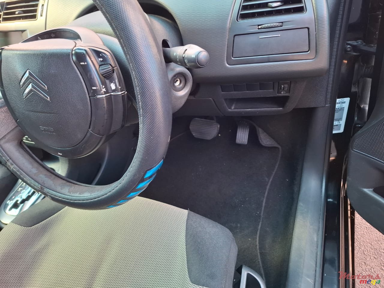 2009' Citroen C4 photo #3