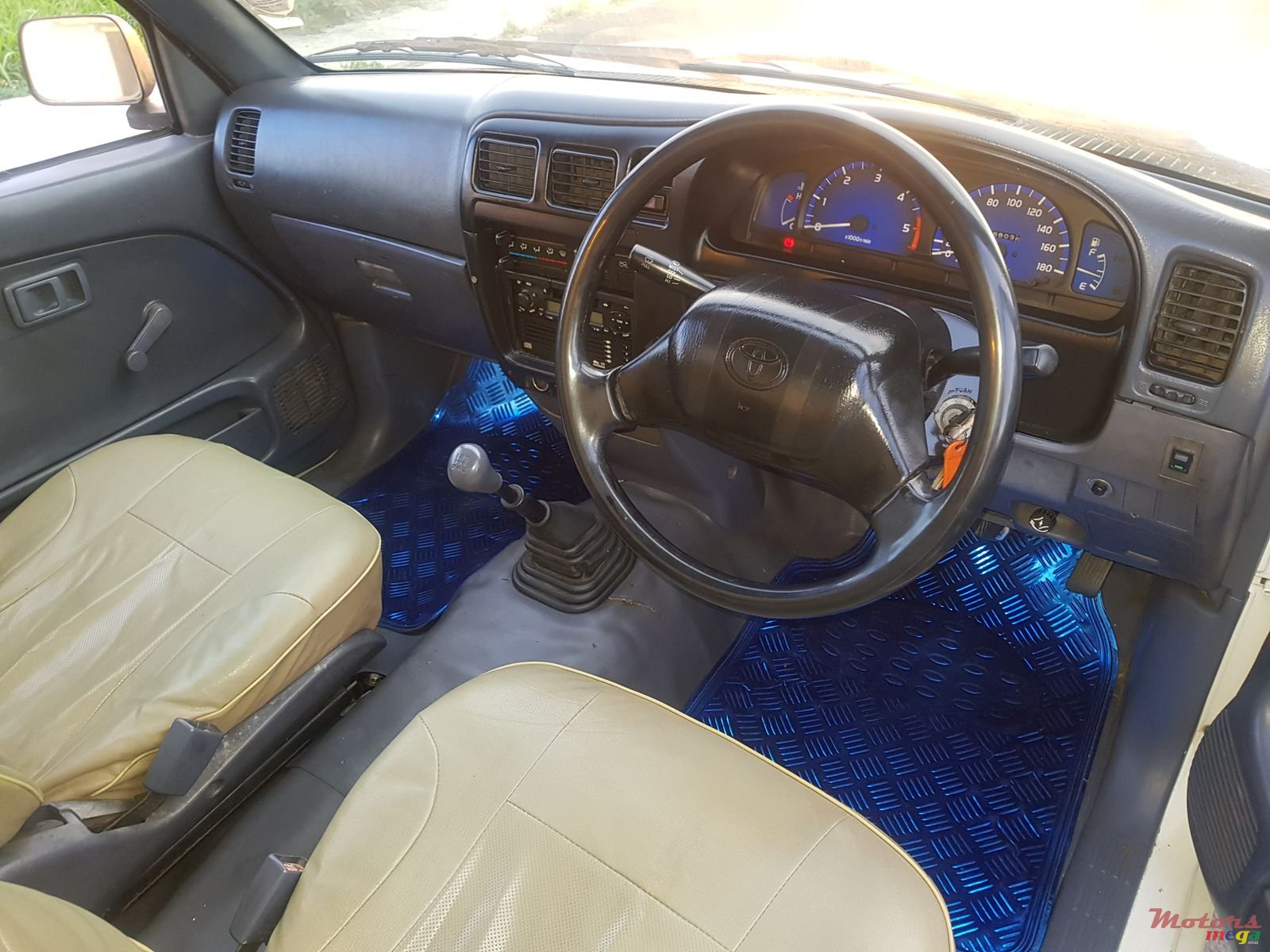 2005' Toyota Hilux 2x4 single cab photo #2