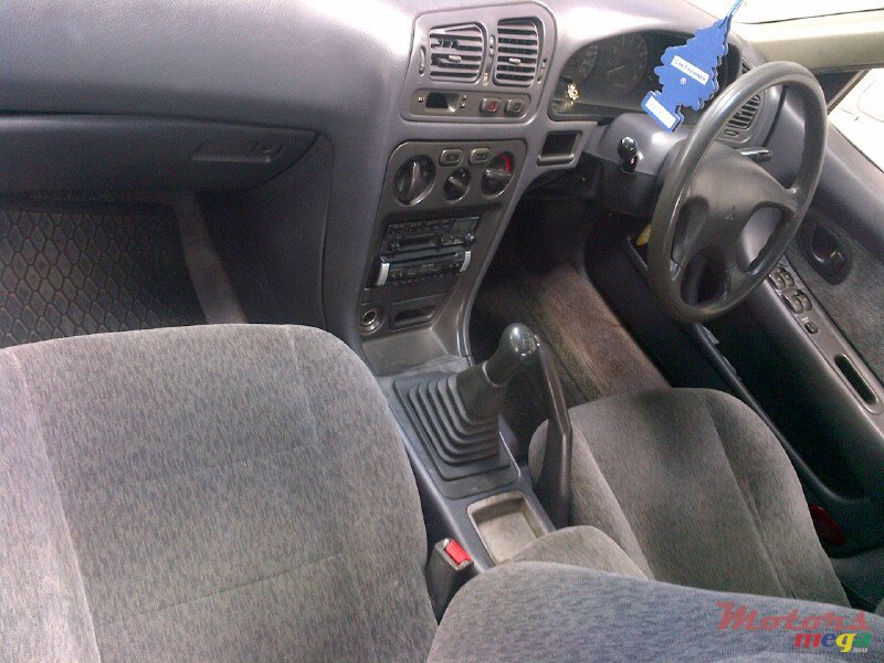 1993' Mitsubishi Galant photo #5