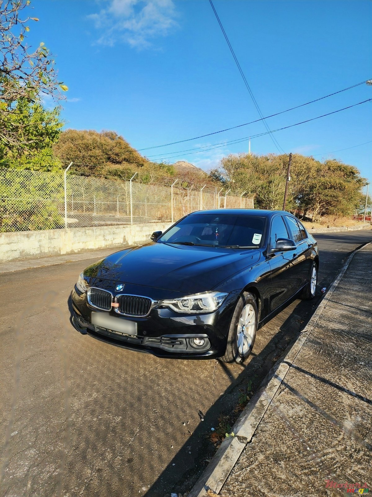 2018' BMW 318 photo #3