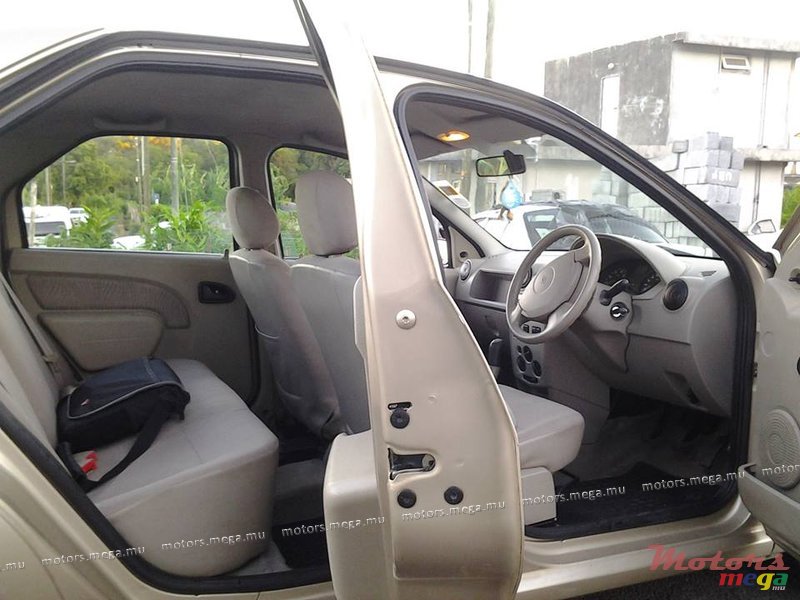 2008' Renault Logan photo #4