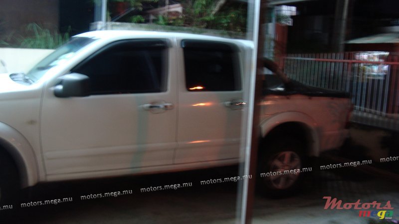 2007' Isuzu KB300 LX (4x2) photo #1