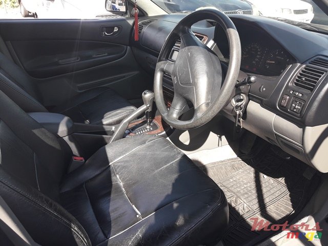 2004' Mitsubishi Galant photo #6