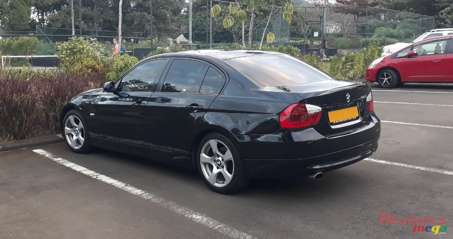 2005' BMW 3 Series Sedan photo #3