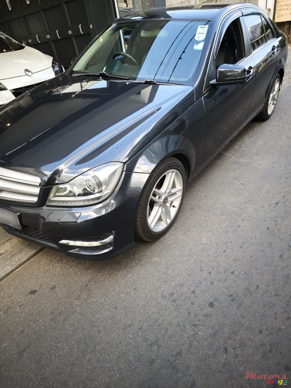 2013' Mercedes-Benz C 180 photo #3