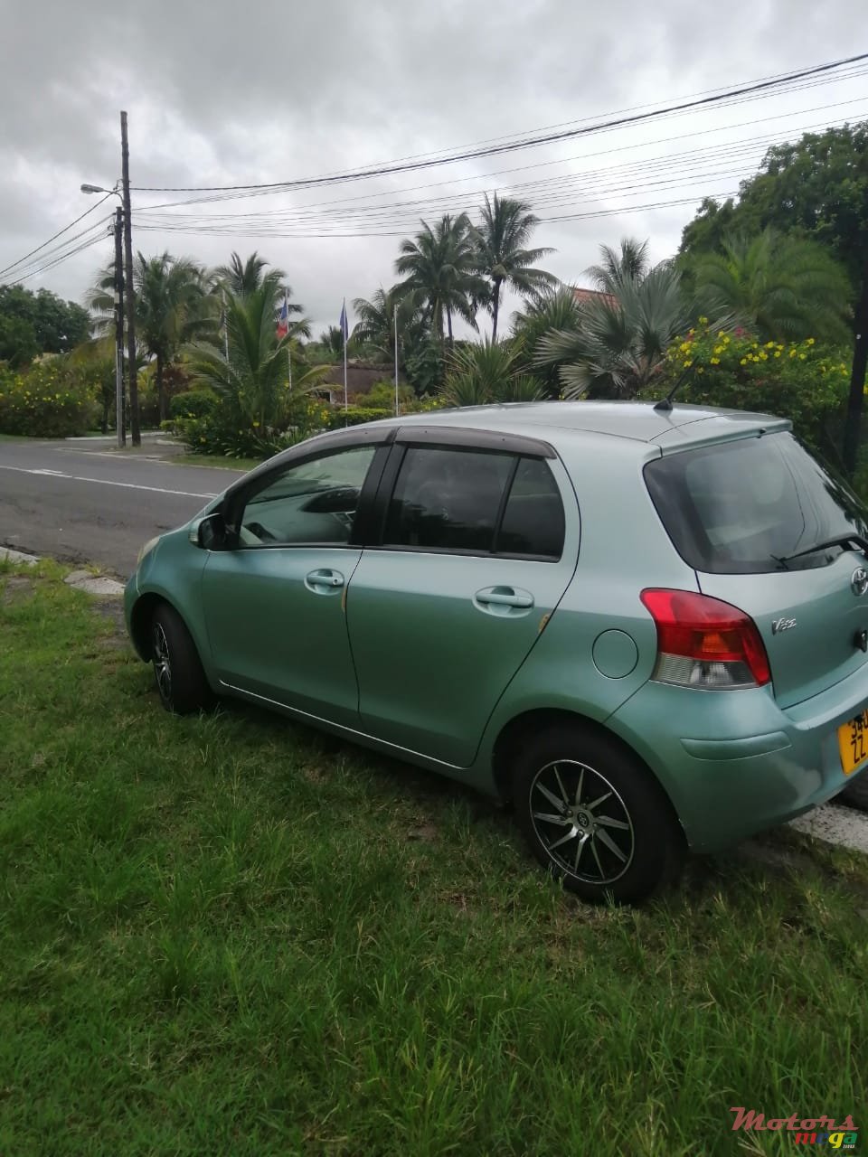 2010' Toyota Vitz photo #5