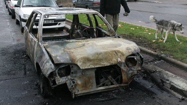 Only 940 Cars Torched in France this New Year's Eve