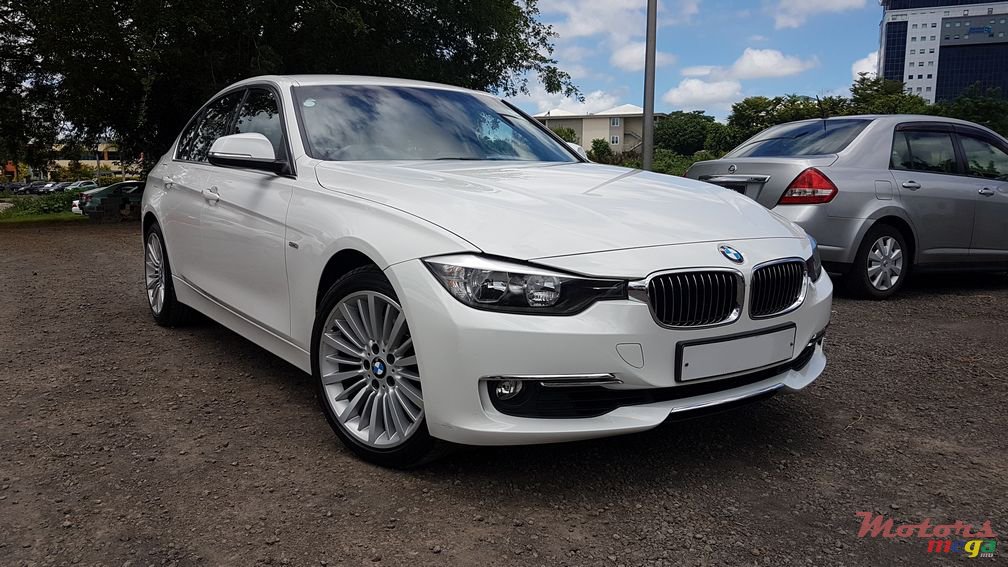 2012' BMW 3 Series Sedan Original photo #1