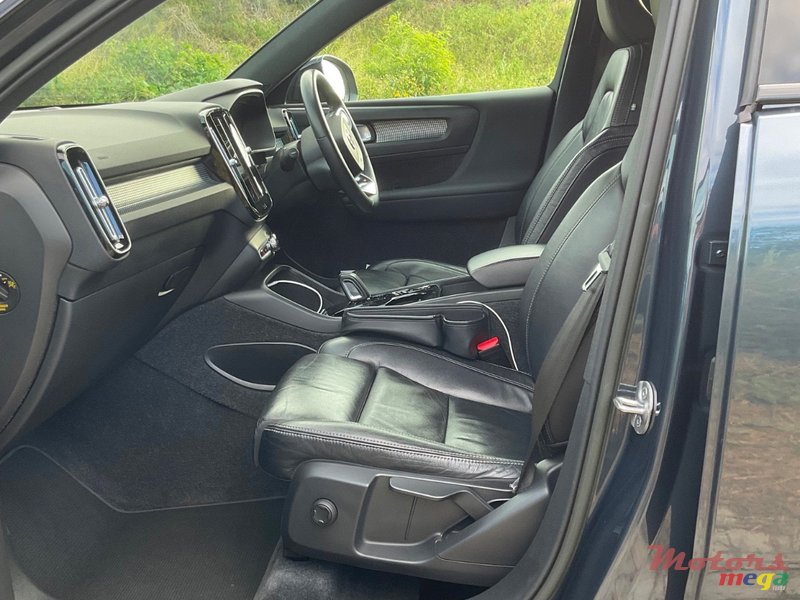 2022' Volvo XC40 RECHARGE photo #5