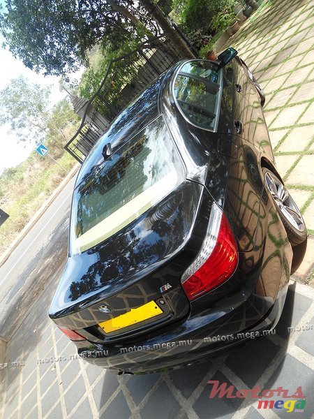 2008' BMW 5 Series 520i photo #3