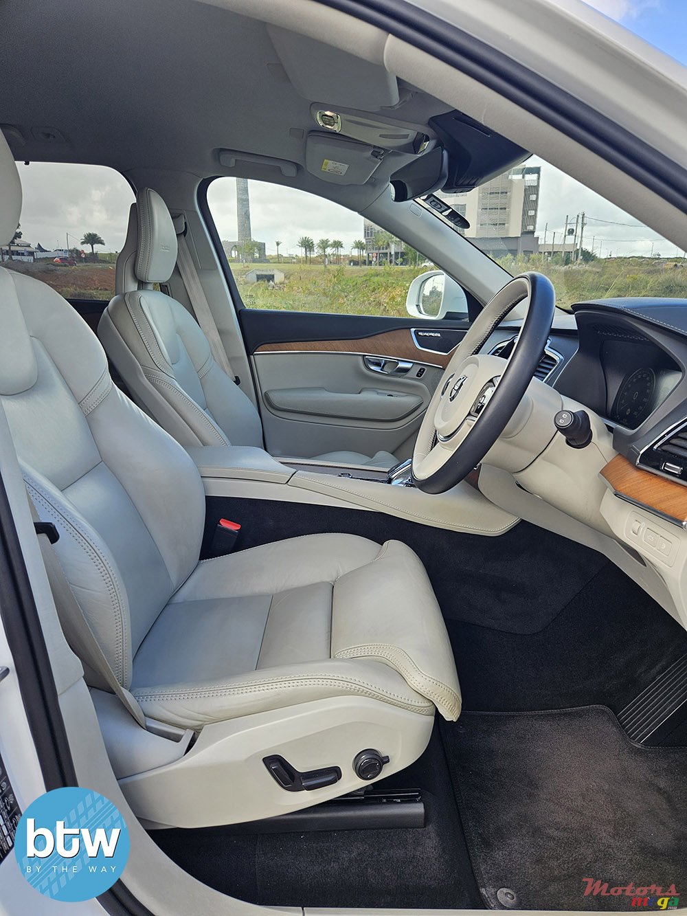 2020' Volvo XC90 T8 Inscription AWD - 7 Seater photo #7