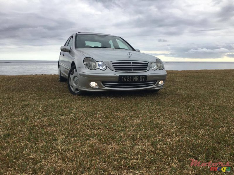 2007' Mercedes-Benz C-Class photo #2