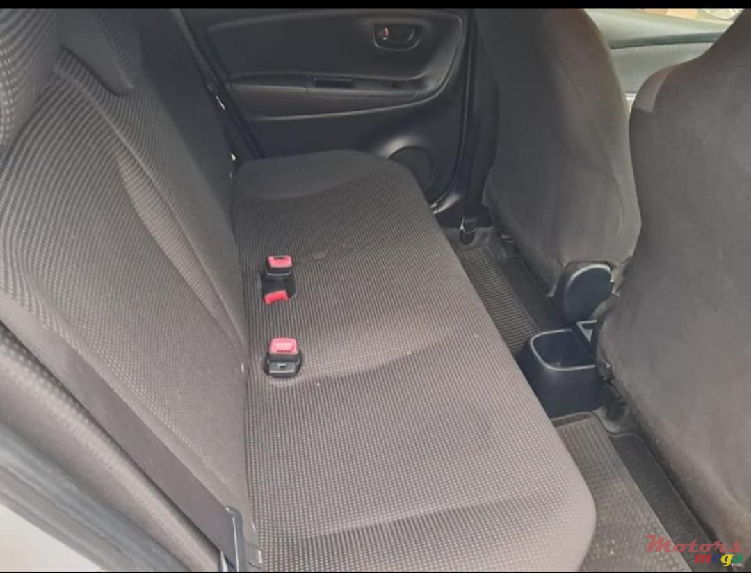 2017' Toyota Vitz photo #6