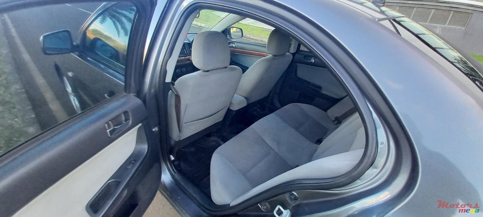 2008' Mitsubishi Lancer photo #3