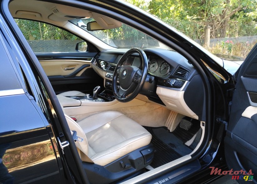 2012' BMW 520 photo #5