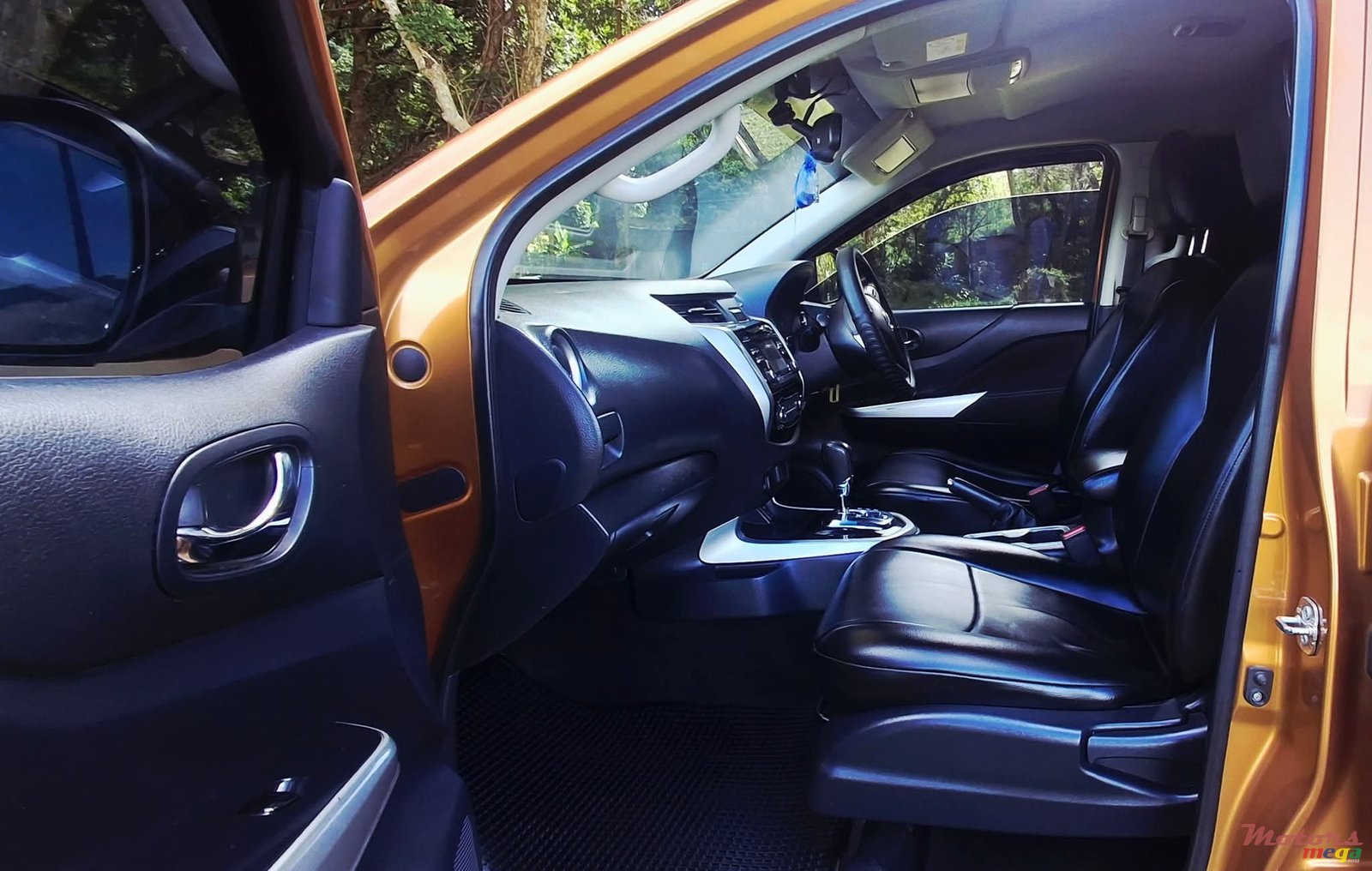 2019' Nissan photo #4