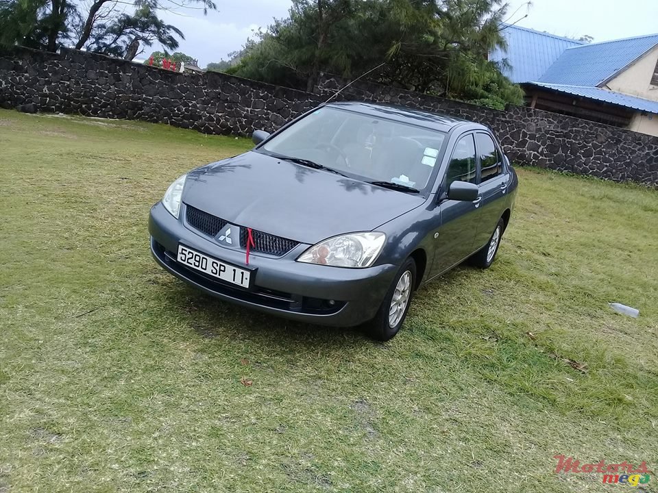 2011' Mitsubishi Lancer photo #1