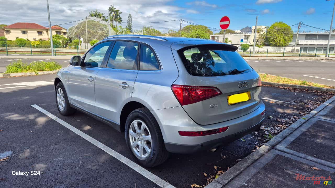 2011' Audi Q5 Quattro photo #3
