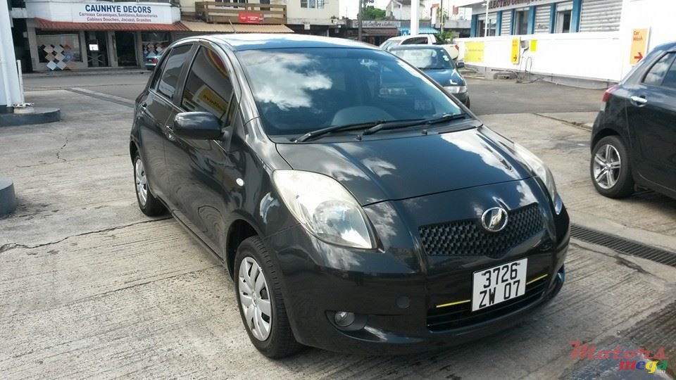 2007' Toyota Vitz photo #1