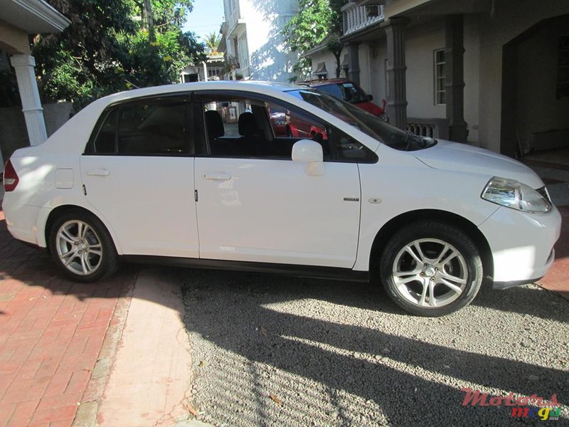 2007' Nissan Tiida Latio photo #2