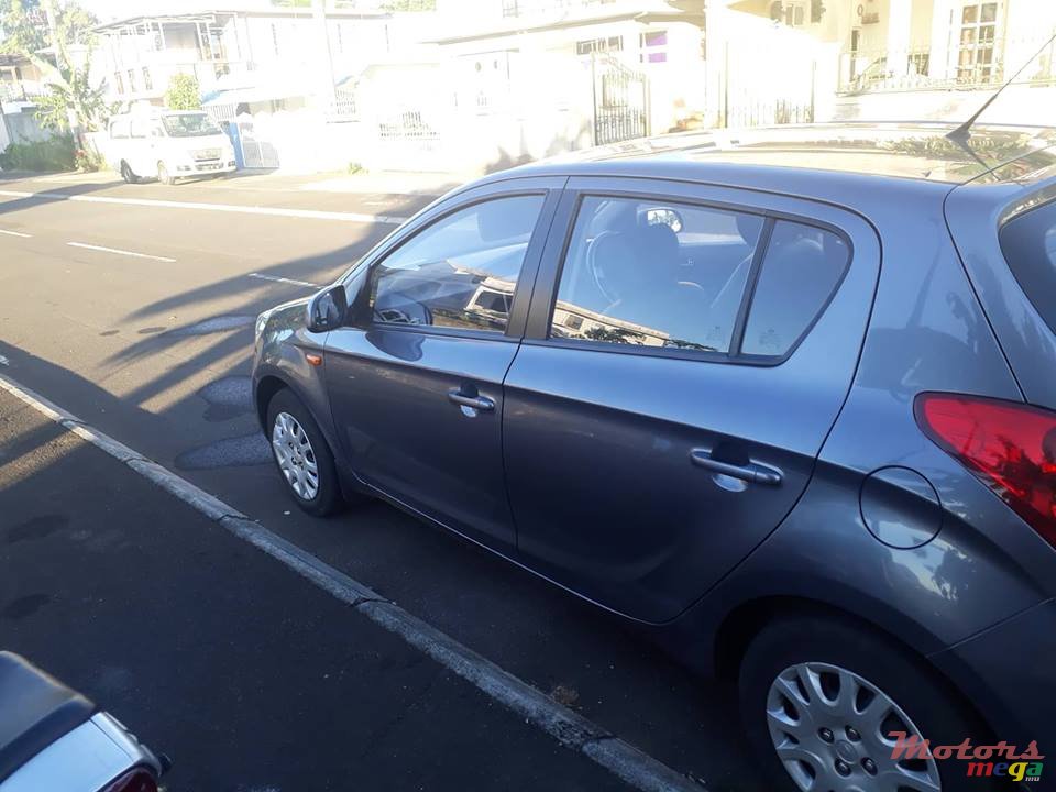 2011' Hyundai i20 photo #2