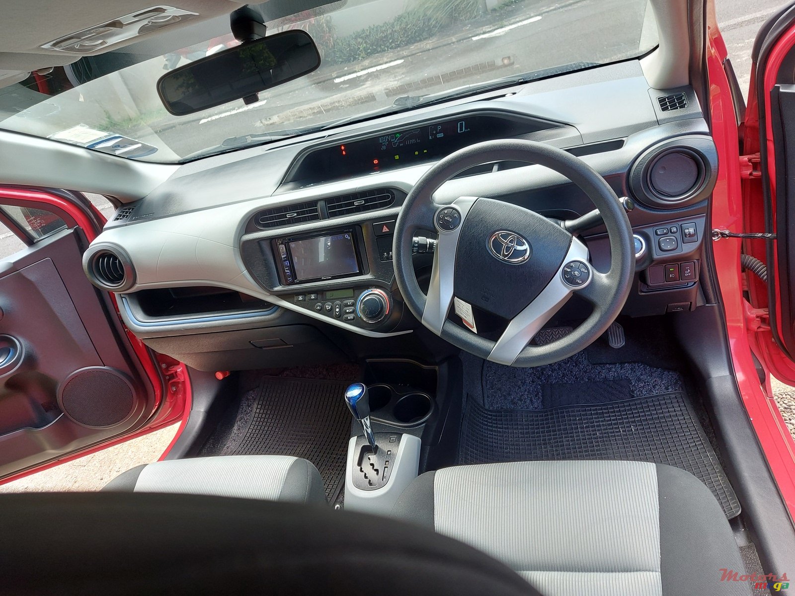 2014' Toyota Aqua Dorigin photo #5