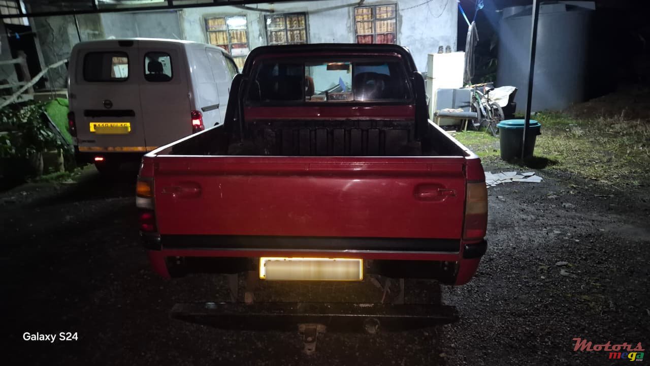 2000' Isuzu KB Series photo #3