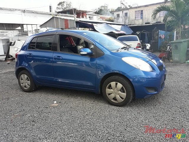 2008' Toyota Vitz photo #2