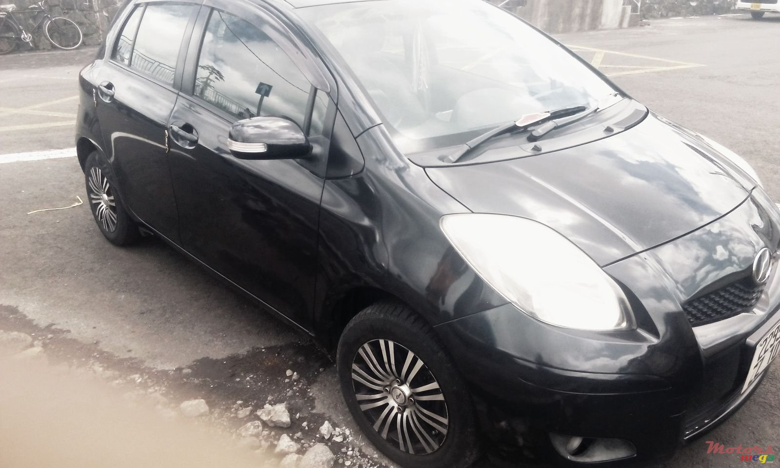 2010' Toyota Vitz photo #1