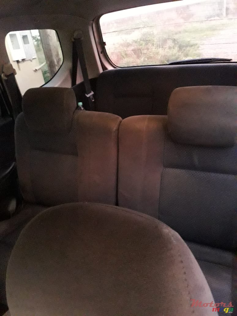 2011' Toyota Avanza photo #4