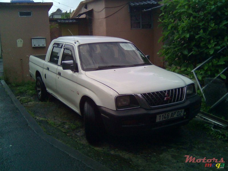 2002' Mitsubishi L 200 photo #1