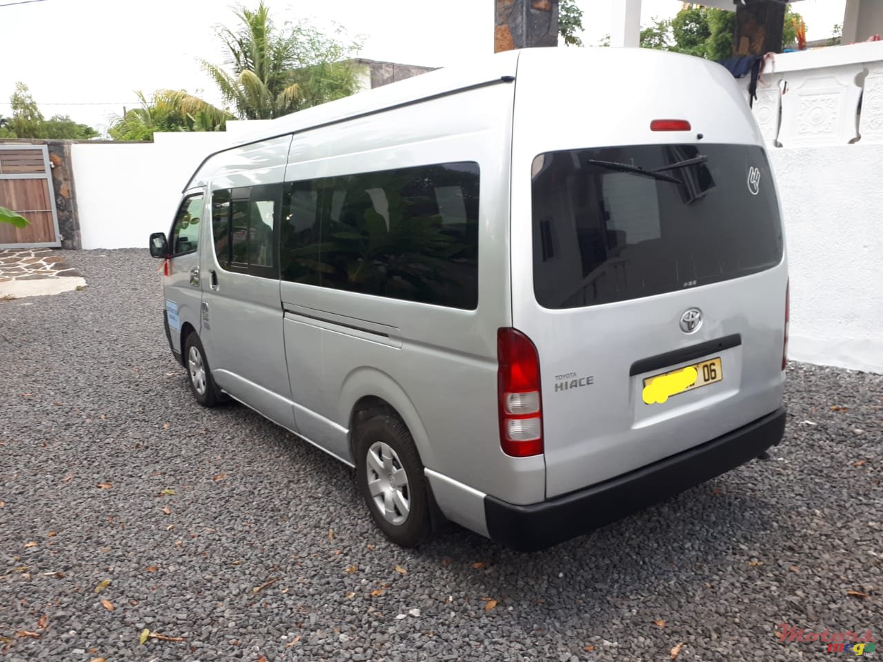 2006' Toyota HiAce photo #5