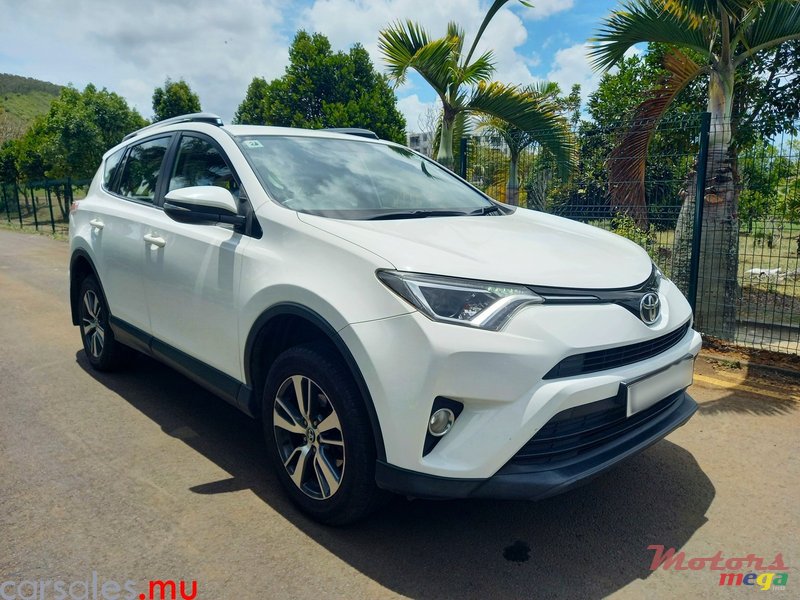 2017' Toyota RAV4 2.0 photo #2