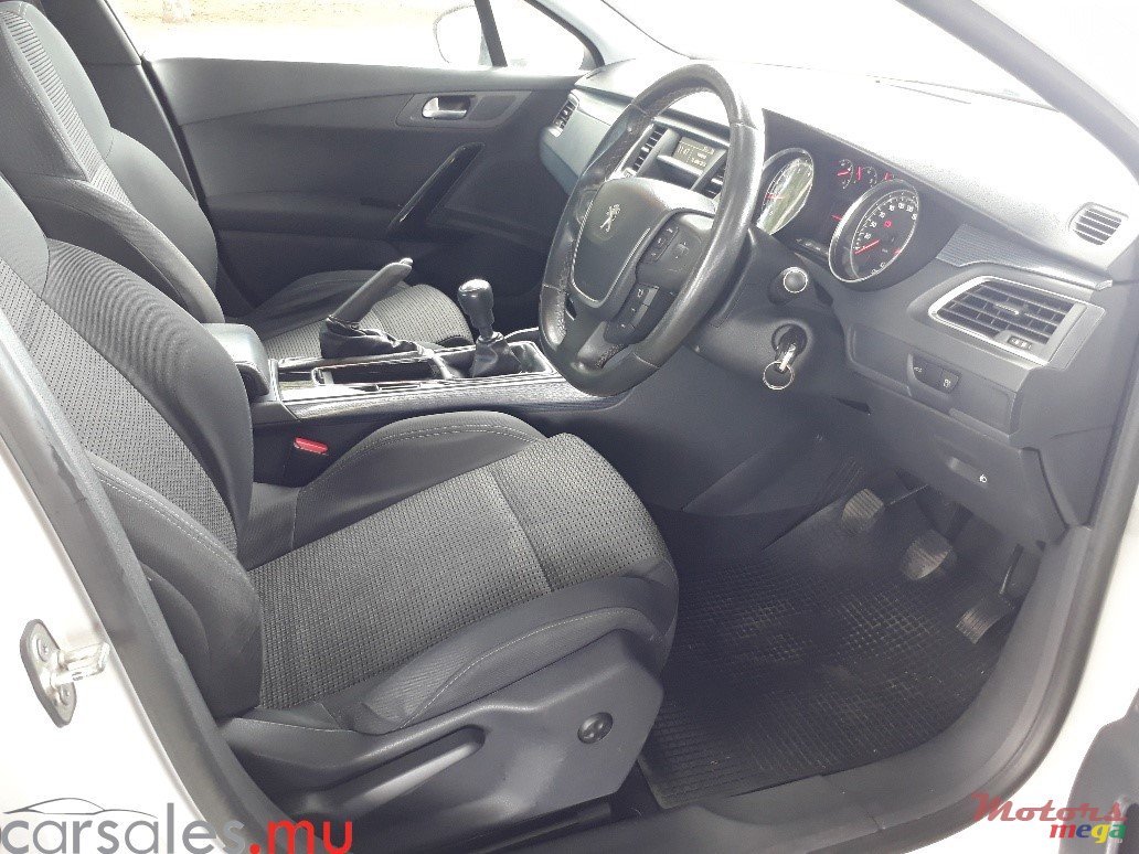 2013' Peugeot 508 1.6 T photo #6