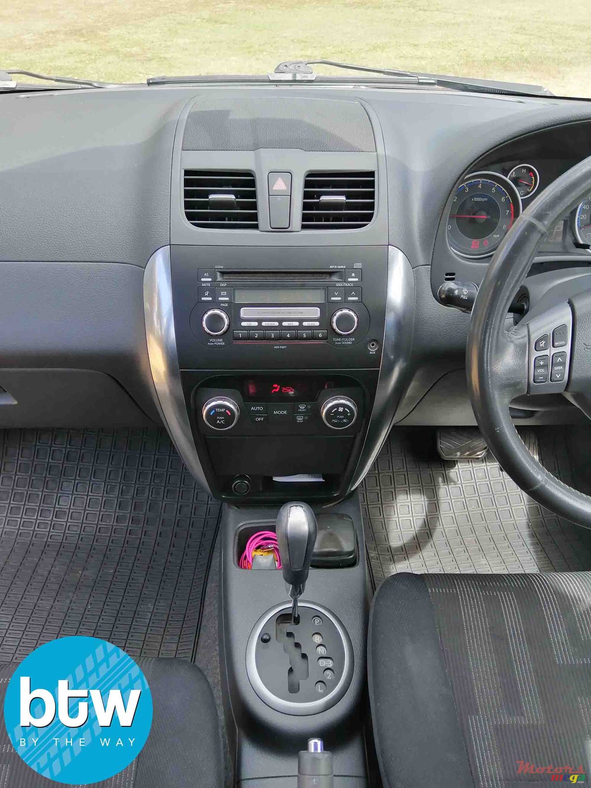 2011' Suzuki SX4 photo #4