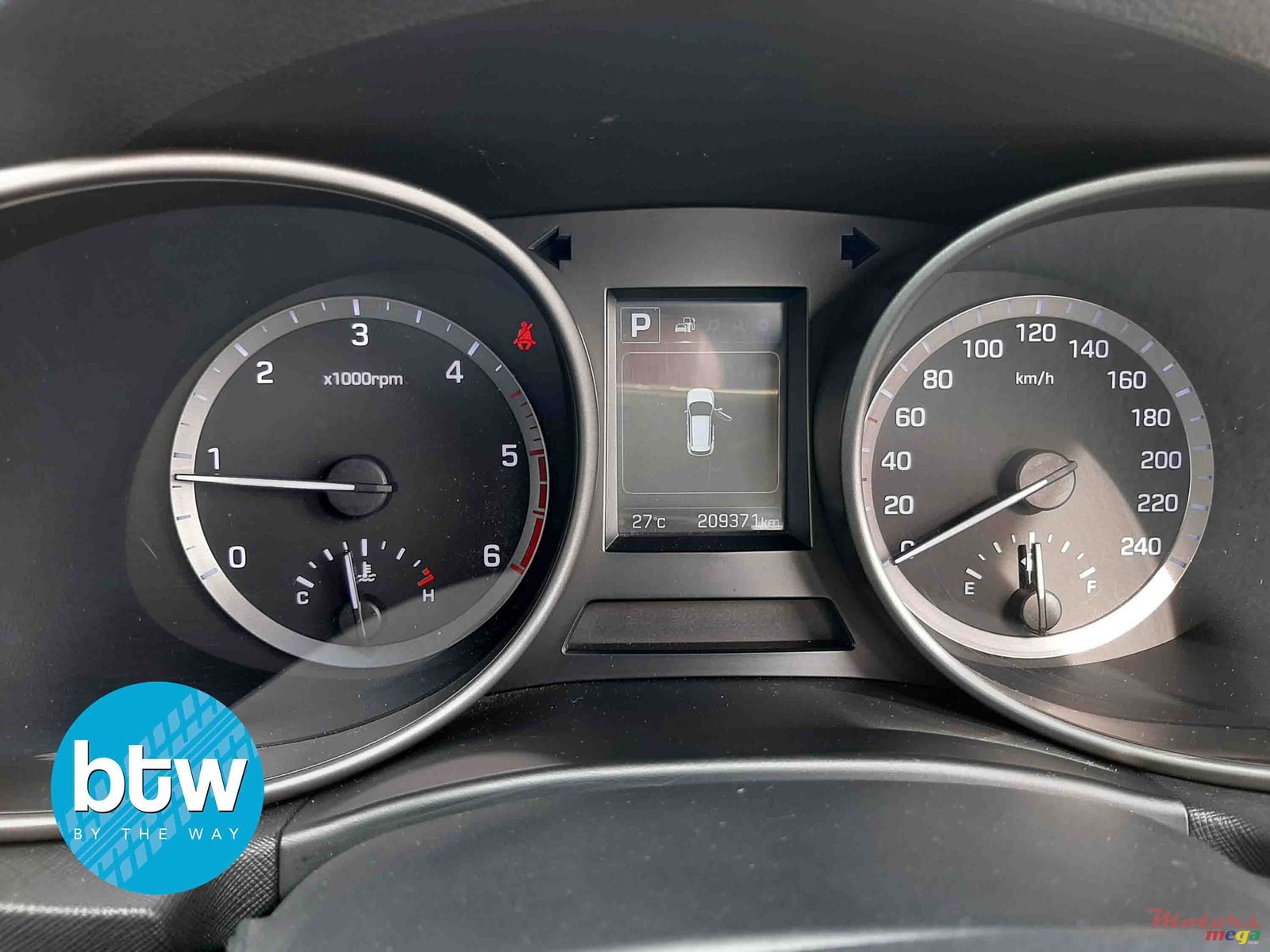 2016' Hyundai Santa Fe photo #7