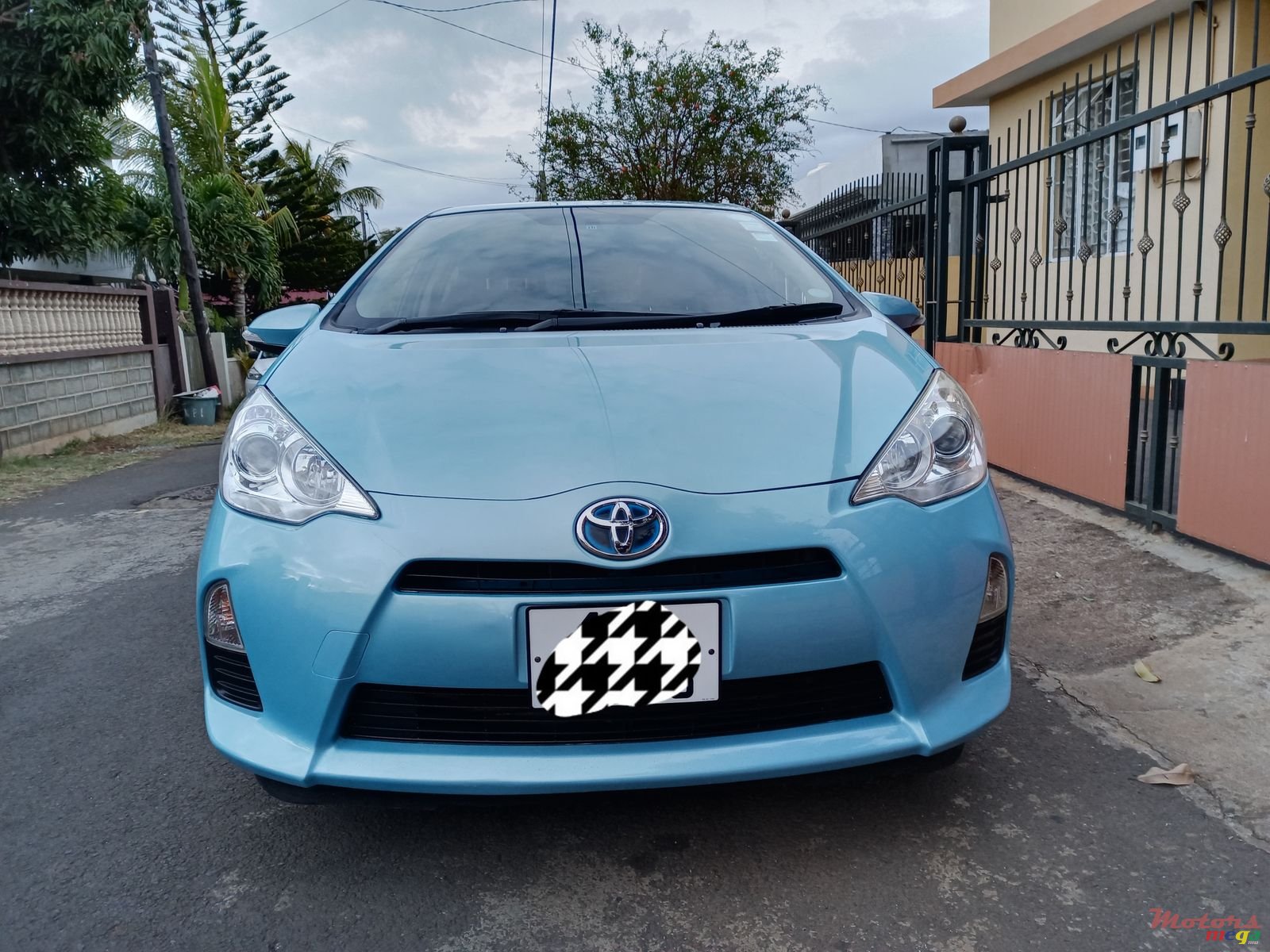 2013' Toyota Aqua photo #1