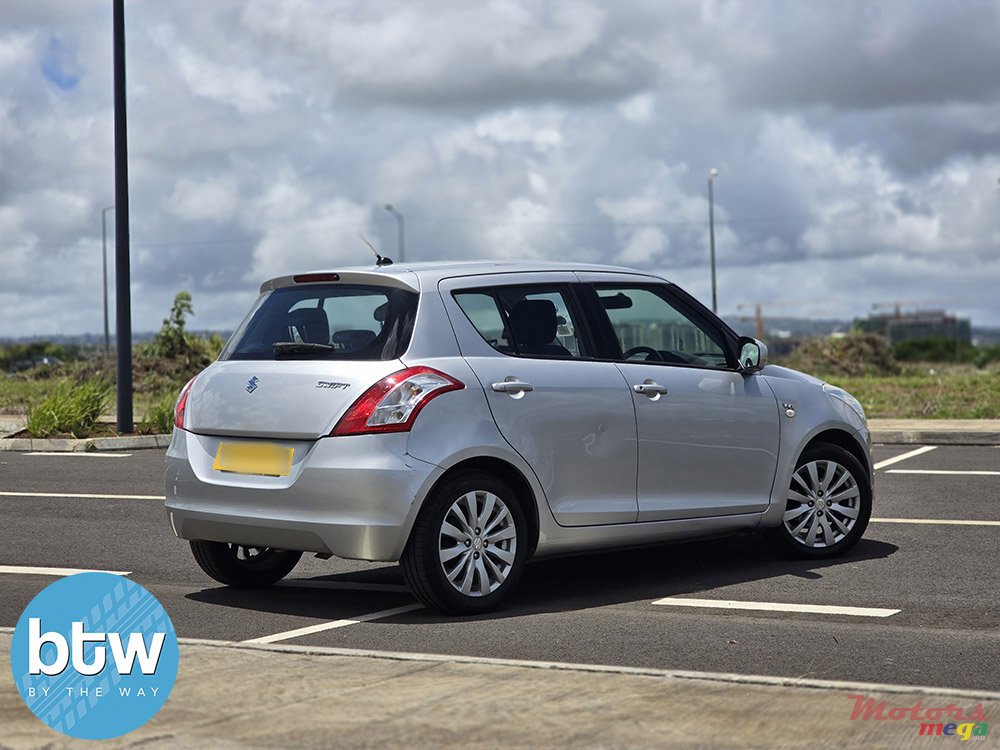 2011' Suzuki Swift photo #4