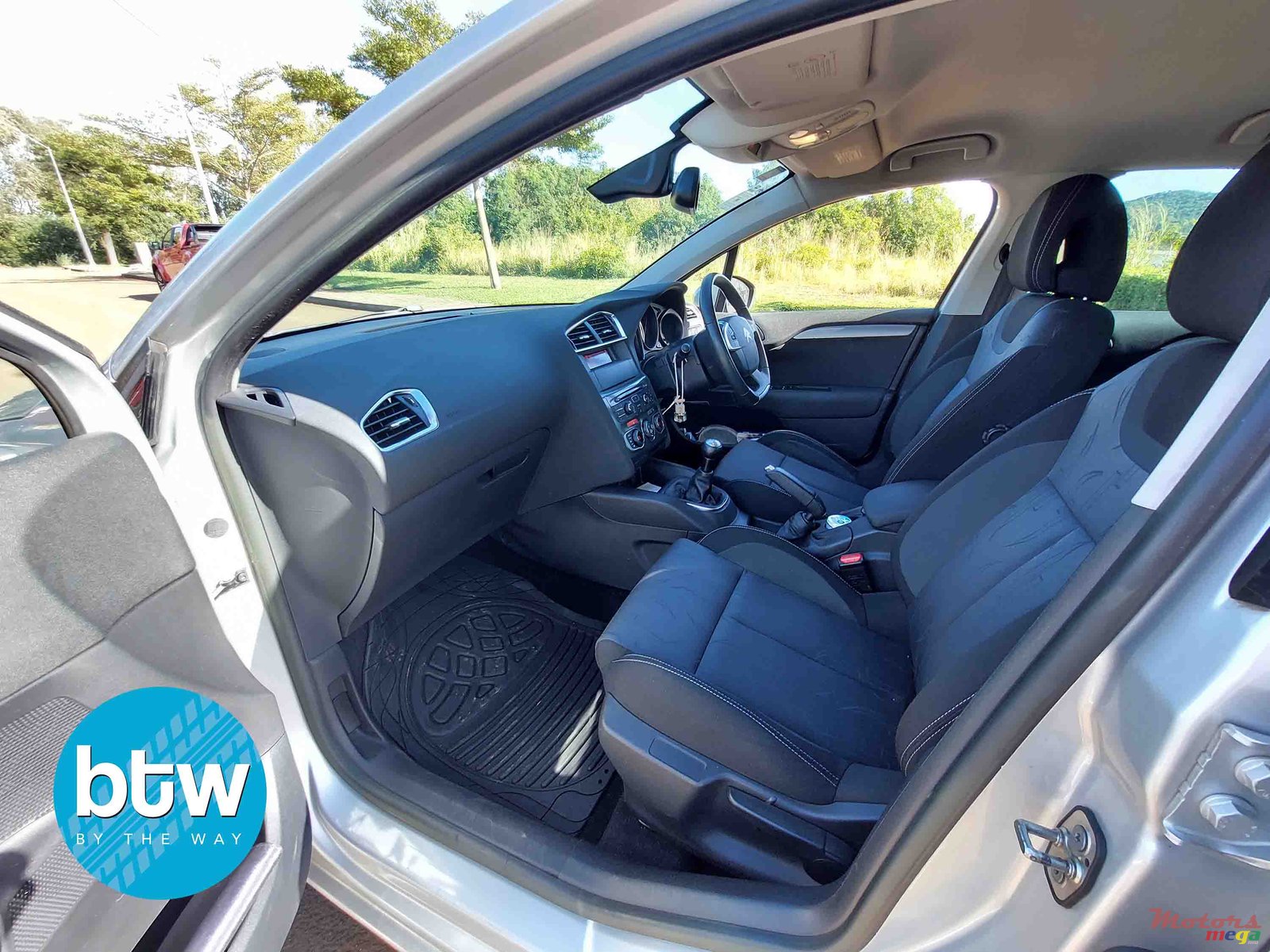 2014' Citroen C4 photo #4